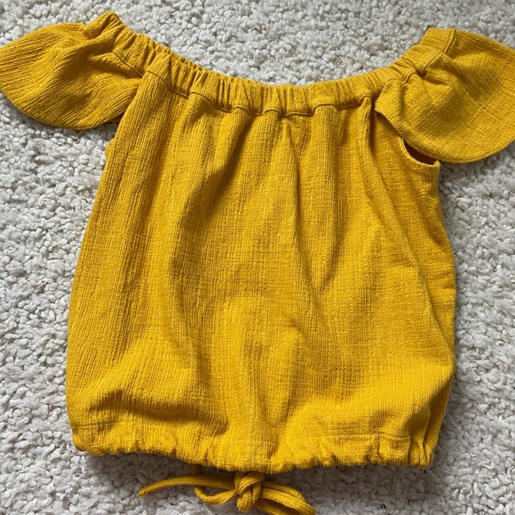 Texture & Thread Madewell Yellow Off The Shoulder Top - Picture 2 of 5